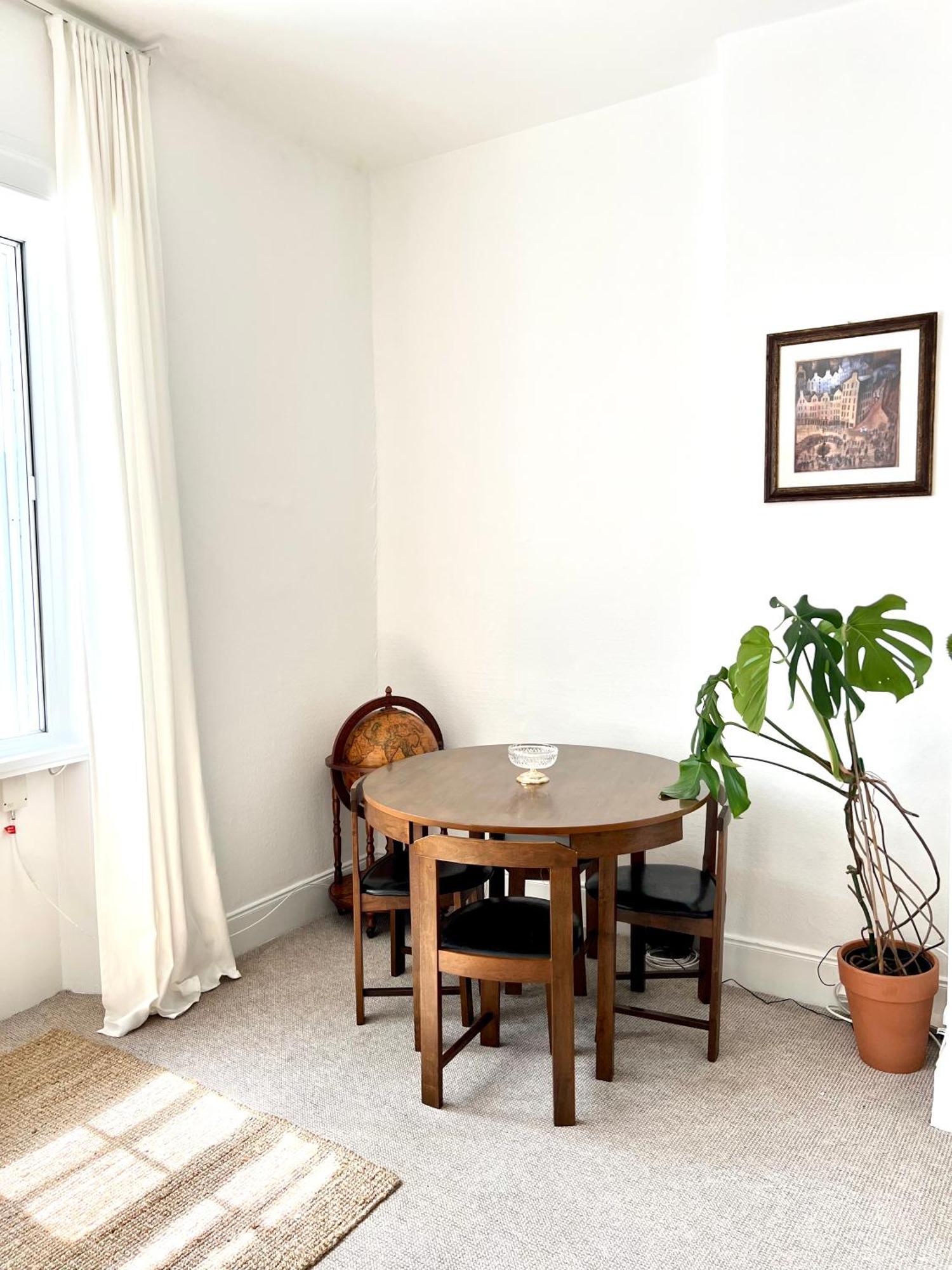 Bright Old Town City Centre Apartment Edinburgh Exterior photo